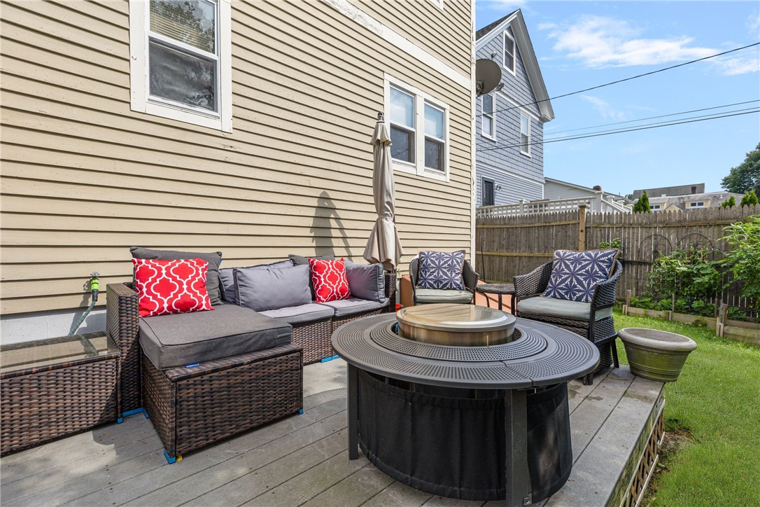 13 Vaughan Avenue Newport, RI 02840 - Photo 17 of 36