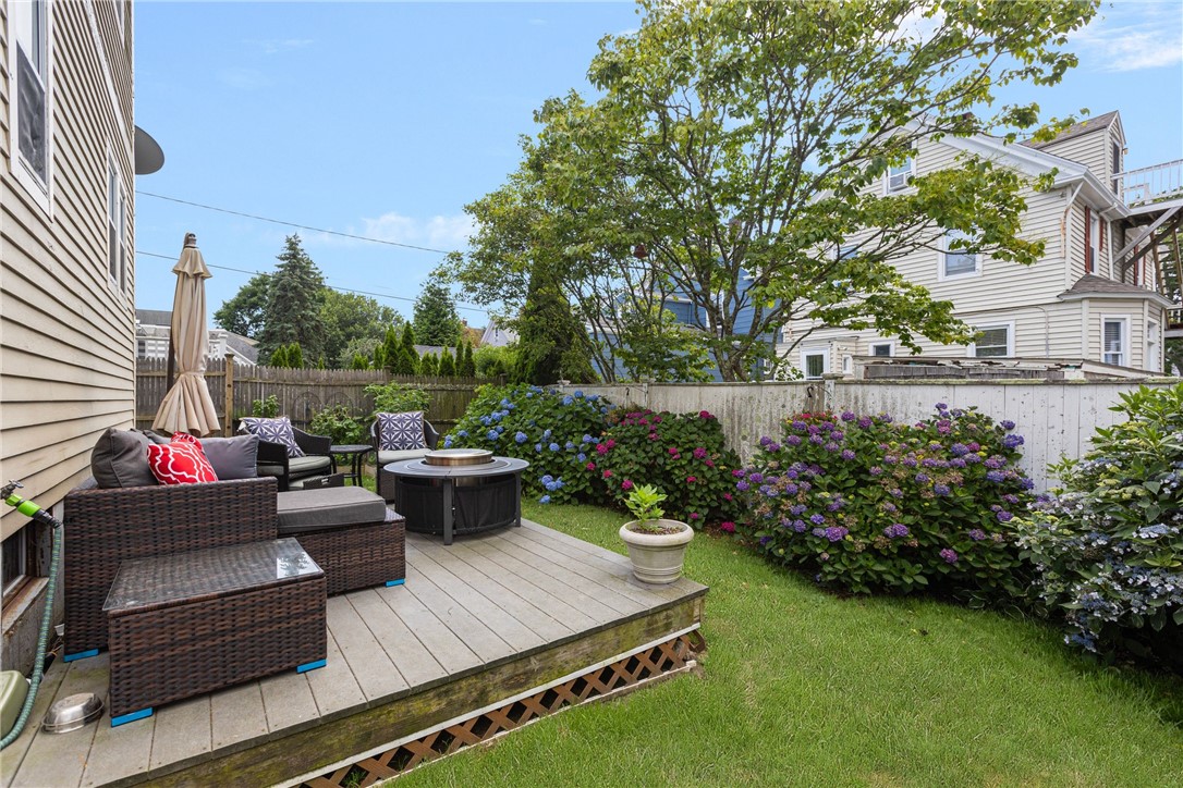 13 Vaughan Avenue Newport, RI 02840 - Photo 19 of 36