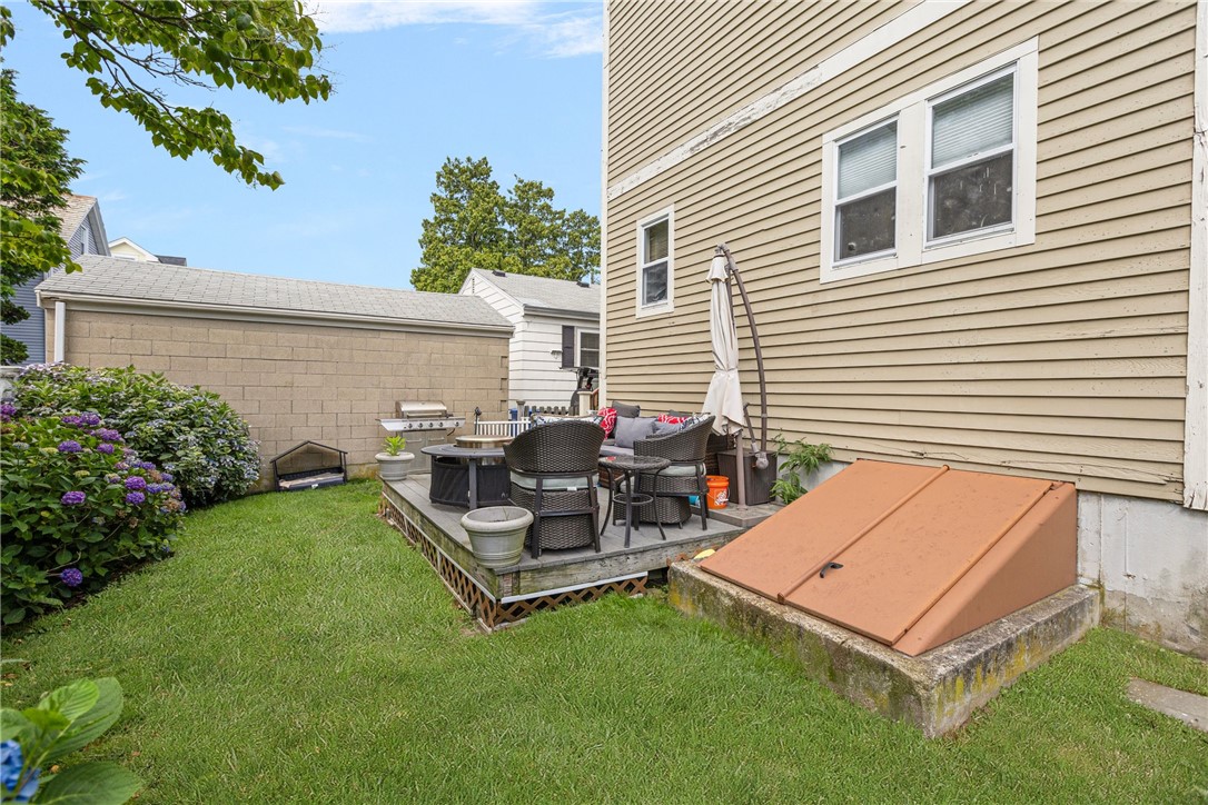 13 Vaughan Avenue Newport, RI 02840 - Photo 21 of 36