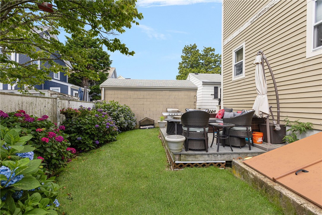13 Vaughan Avenue Newport, RI 02840 - Photo 23 of 36