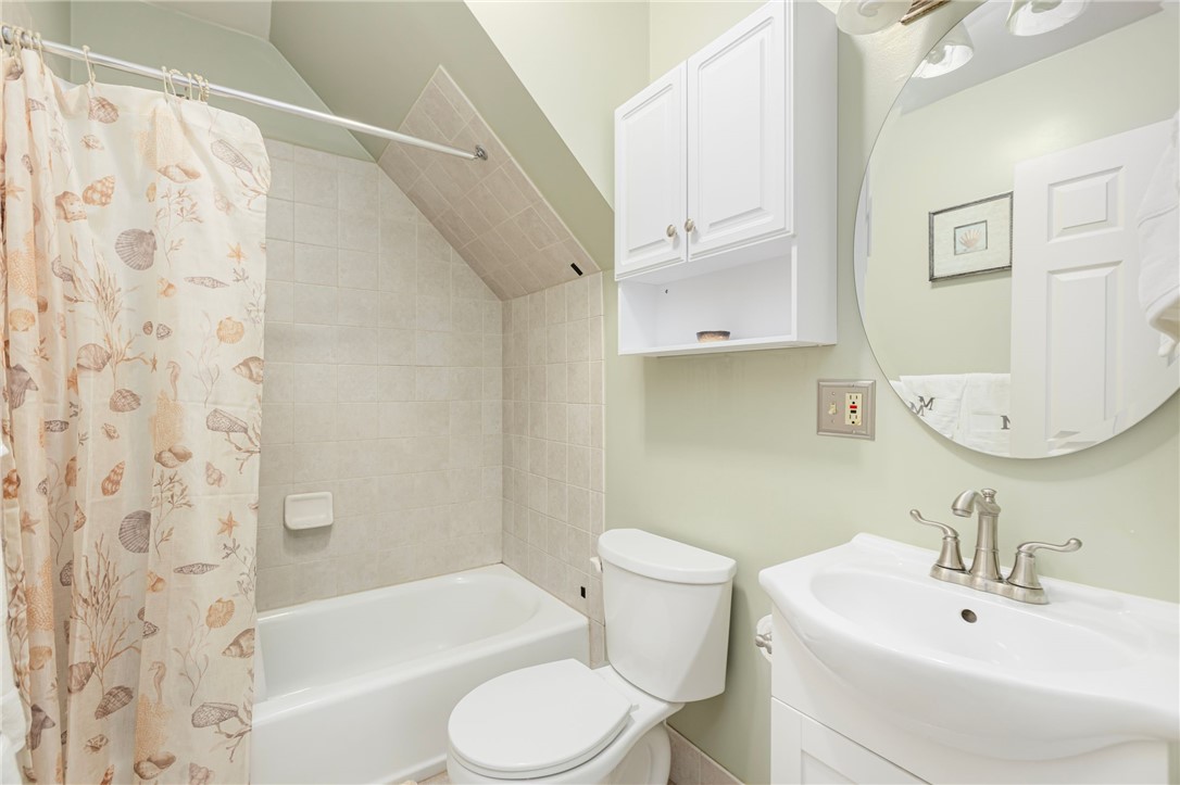 13 Vaughan Avenue Newport, RI 02840 - Photo 27 of 36