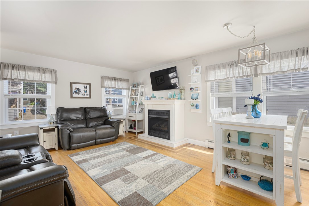 13 Vaughan Avenue Newport, RI 02840 - Photo 3 of 36