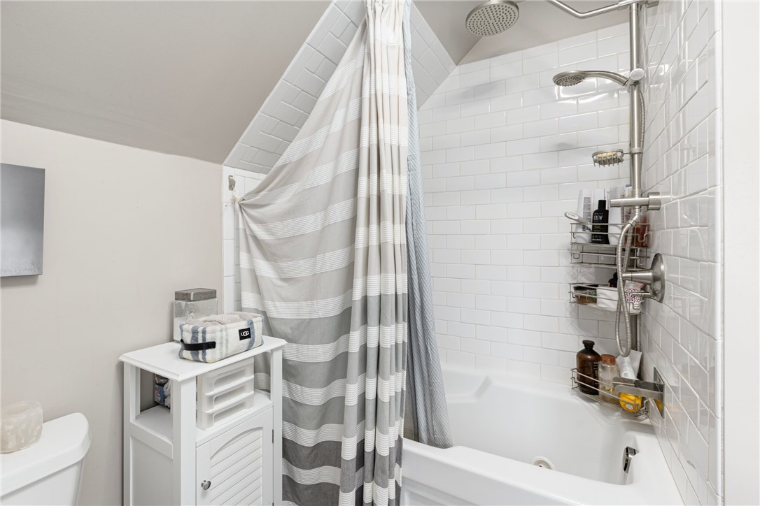 13 Vaughan Avenue Newport, RI 02840 - Photo 31 of 36