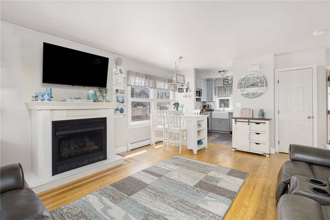 13 Vaughan Avenue Newport, RI 02840 - Photo 5 of 36