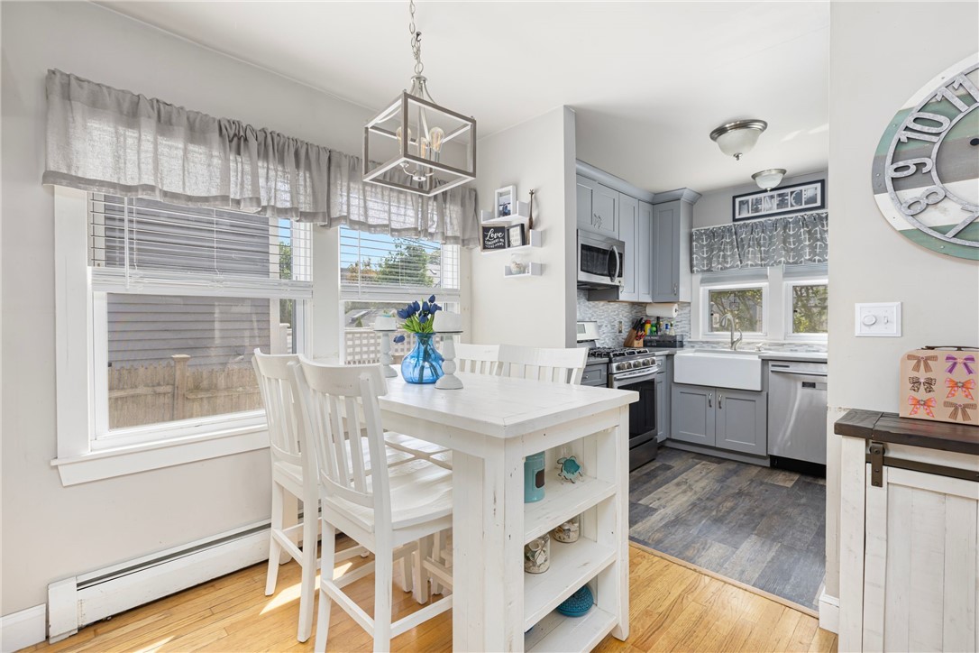 13 Vaughan Avenue Newport, RI 02840 - Photo 8 of 36