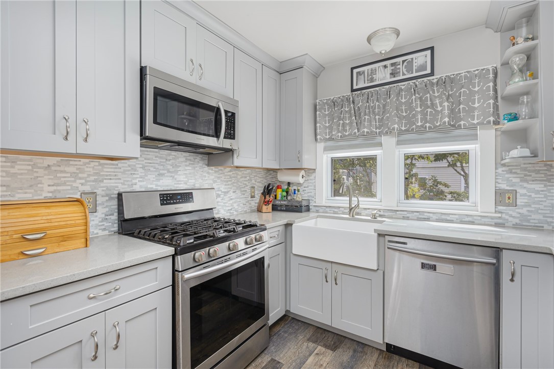 13 Vaughan Avenue Newport, RI 02840 - Photo 10 of 36