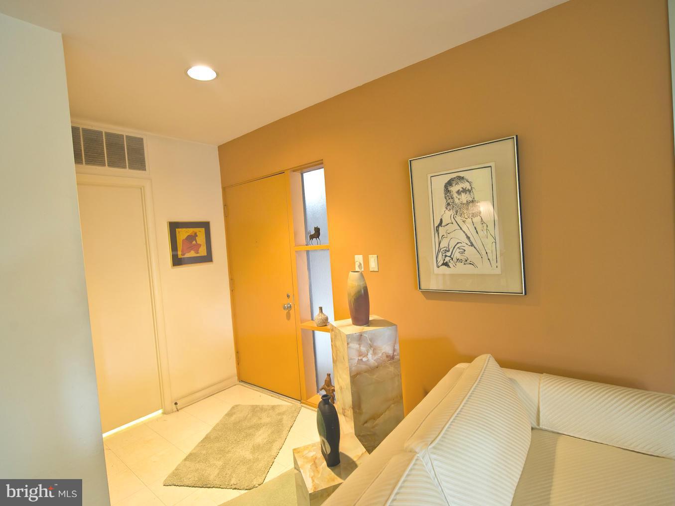 33 Stonehenge Circle, Unit 11 Baltimore, MD 21208 - Photo 2 of 21 Entry Foyer