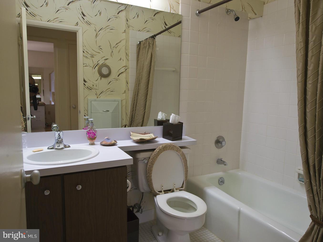 33 Stonehenge Circle, Unit 11 Baltimore, MD 21208 - Photo 13 of 21 Bath #2