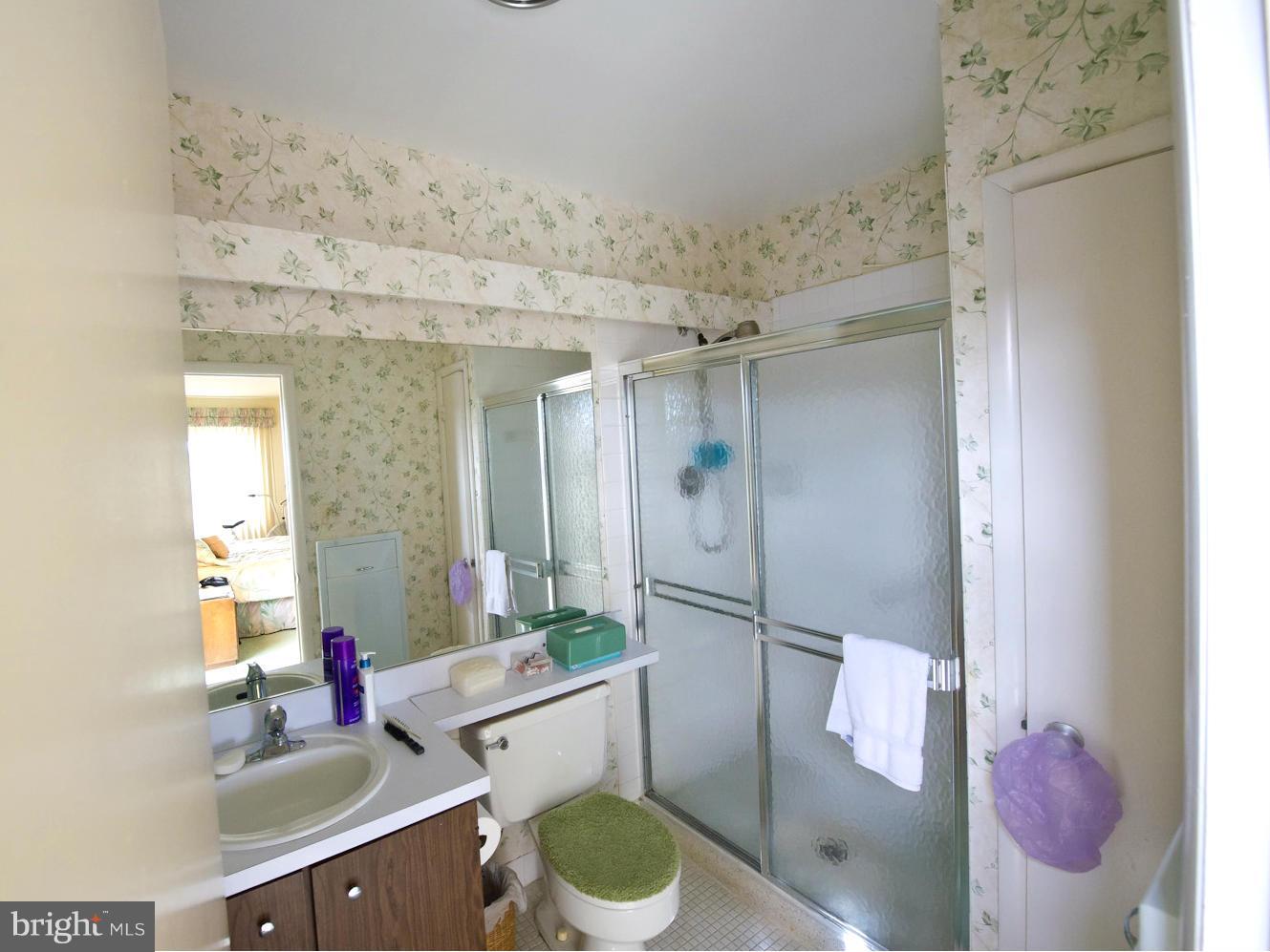 33 Stonehenge Circle, Unit 11 Baltimore, MD 21208 - Photo 15 of 21 Bath (Master)