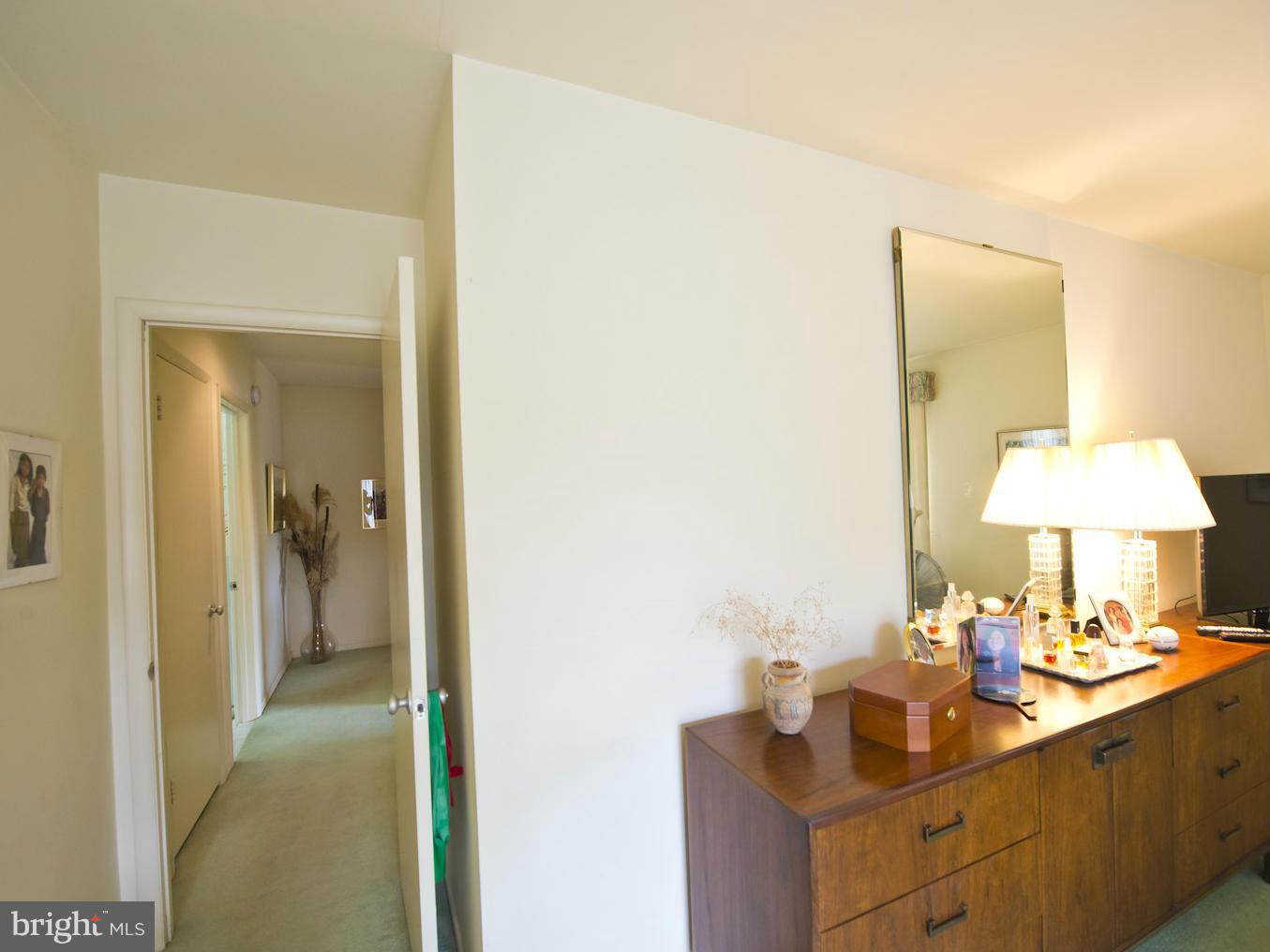 33 Stonehenge Circle, Unit 11 Baltimore, MD 21208 - Photo 16 of 21 Hallway