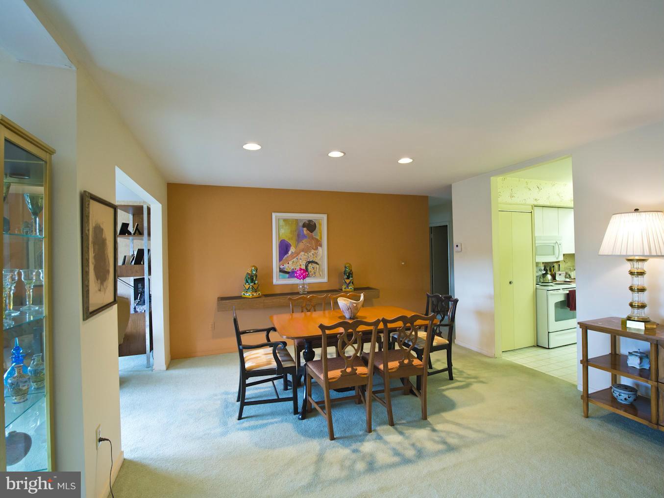 33 Stonehenge Circle, Unit 11 Baltimore, MD 21208 - Photo 7 of 21 Dining Room