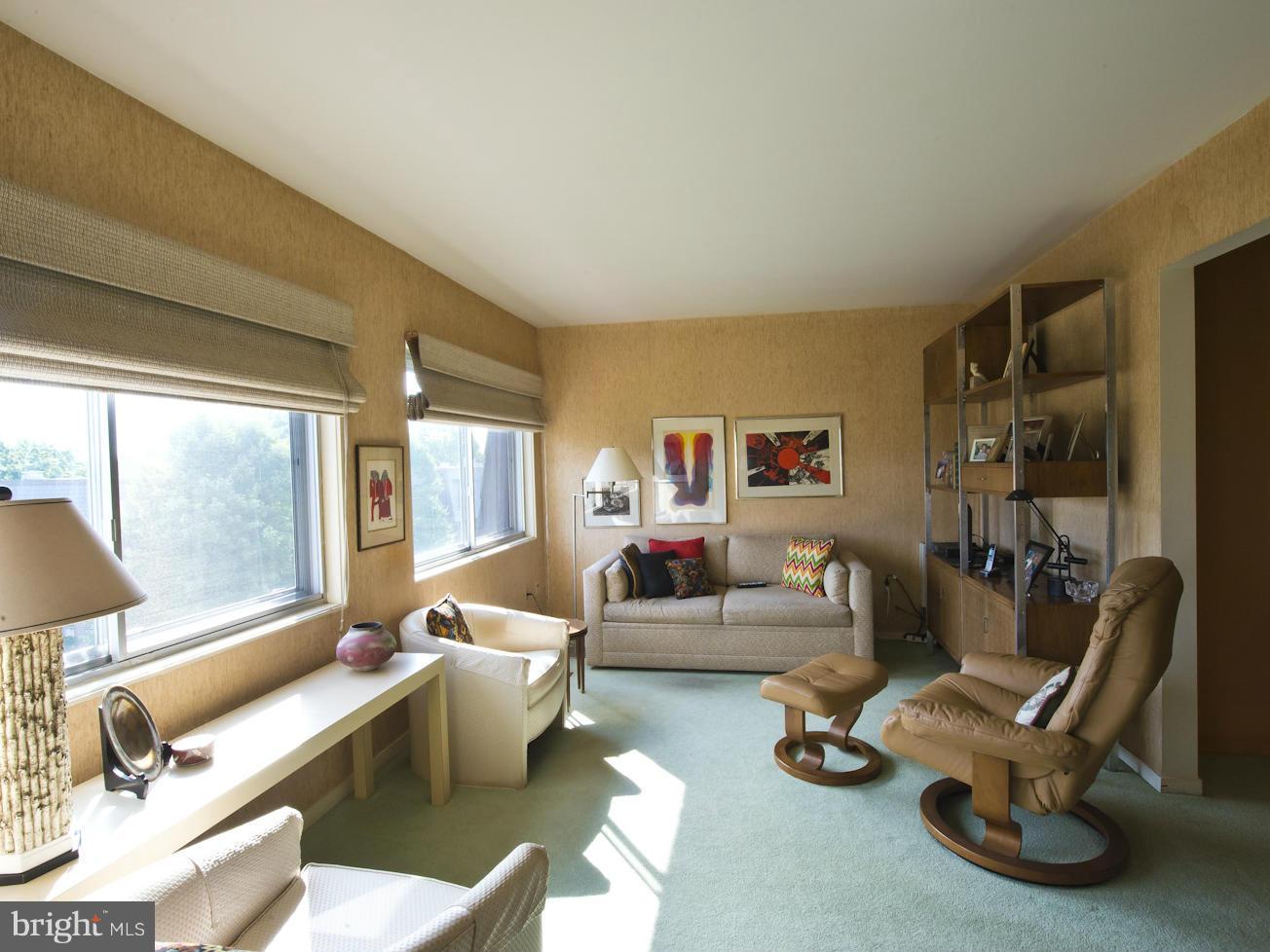 33 Stonehenge Circle, Unit 11 Baltimore, MD 21208 - Photo 10 of 21 SOLARIUM/DEN