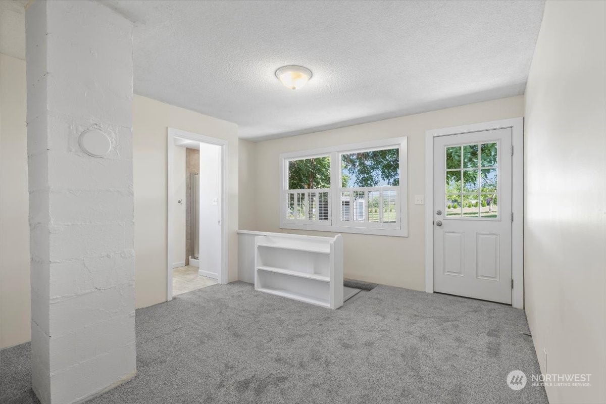 1350 Tozer Road Ellensburg, WA 98926 - Photo 12 of 40 a view of an empty room with a window