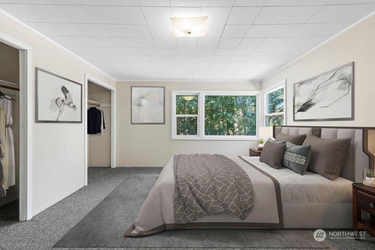 1350 Tozer Road Ellensburg, WA 98926 - Photo 13 of 40 a bedroom with a large bed and a window