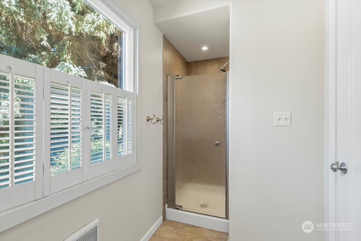 1350 Tozer Road Ellensburg, WA 98926 - Photo 16 of 40 a view of a bathroom with a window