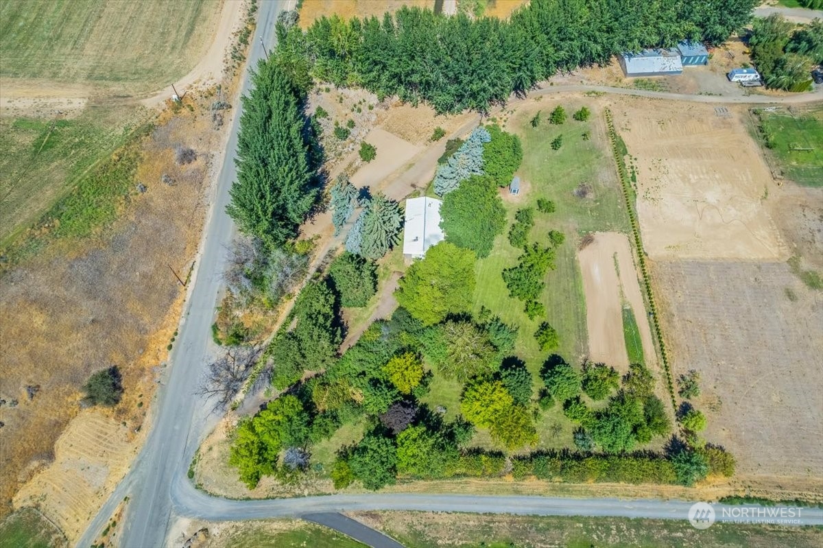 1350 Tozer Road Ellensburg, WA 98926 - Photo 33 of 40 a view of a garden
