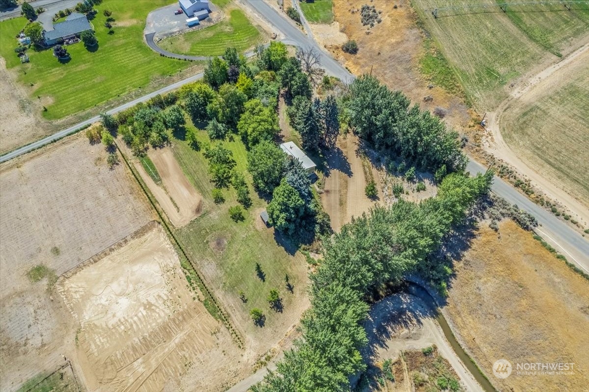1350 Tozer Road Ellensburg, WA 98926 - Photo 39 of 40 a view of a yard with plants