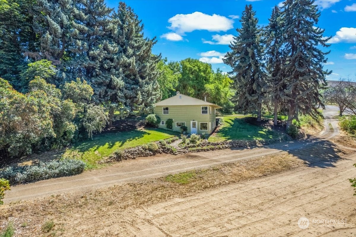 1350 Tozer Road Ellensburg, WA 98926 - Photo 40 of 40 a aerial view of a backyard