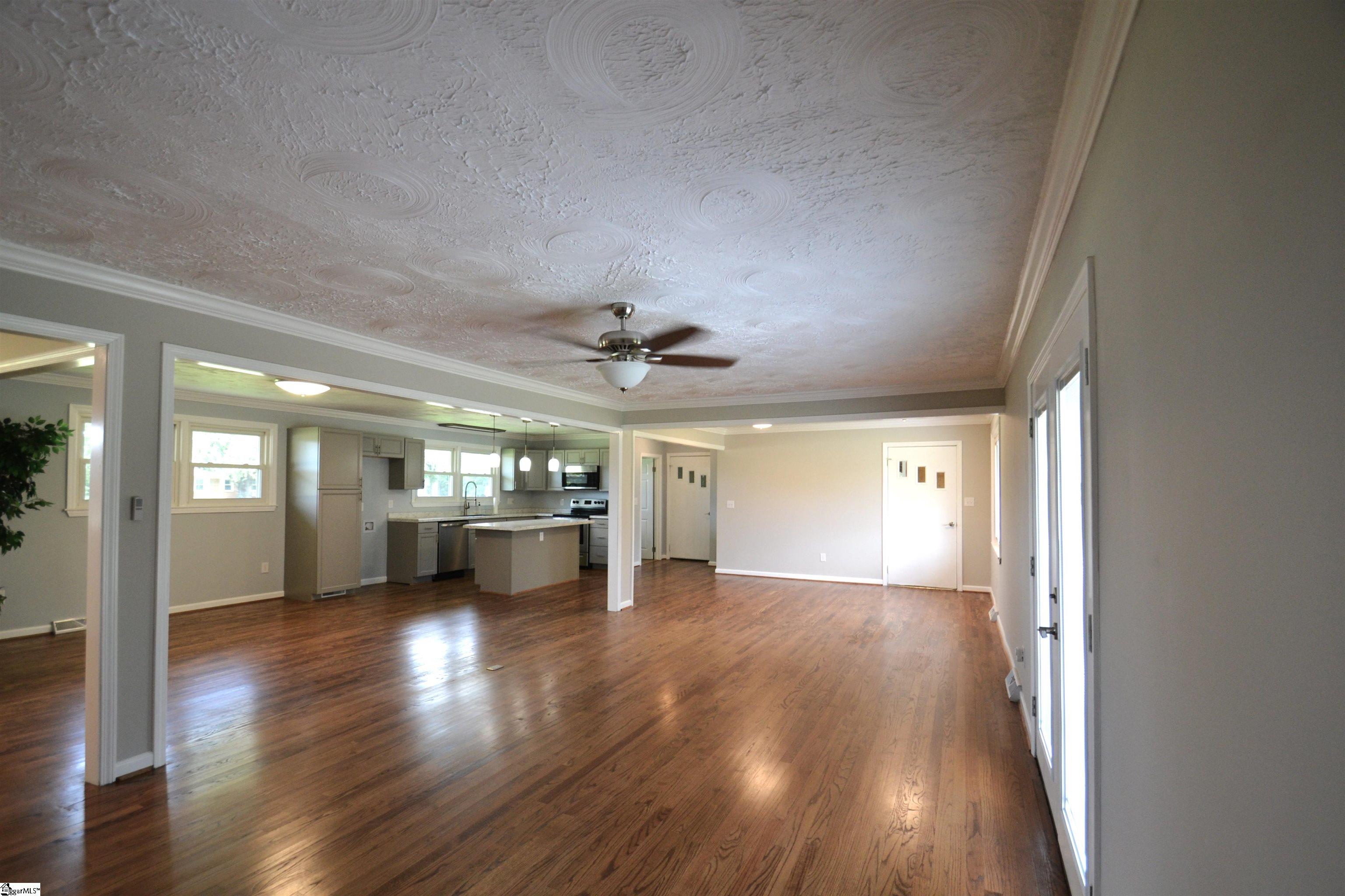1898 John Dodd Road Wellford, SC 29385 - Photo 11 of 34