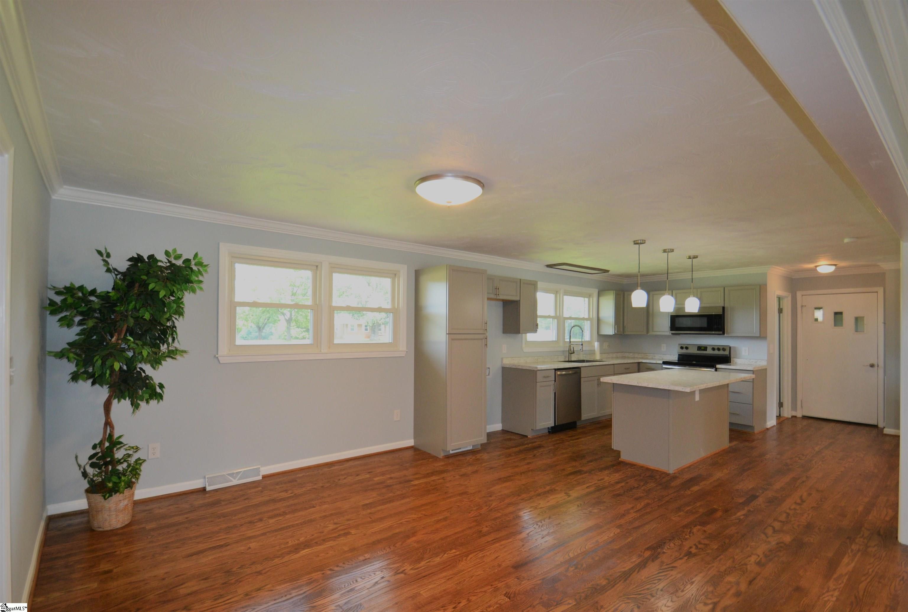 1898 John Dodd Road Wellford, SC 29385 - Photo 3 of 34