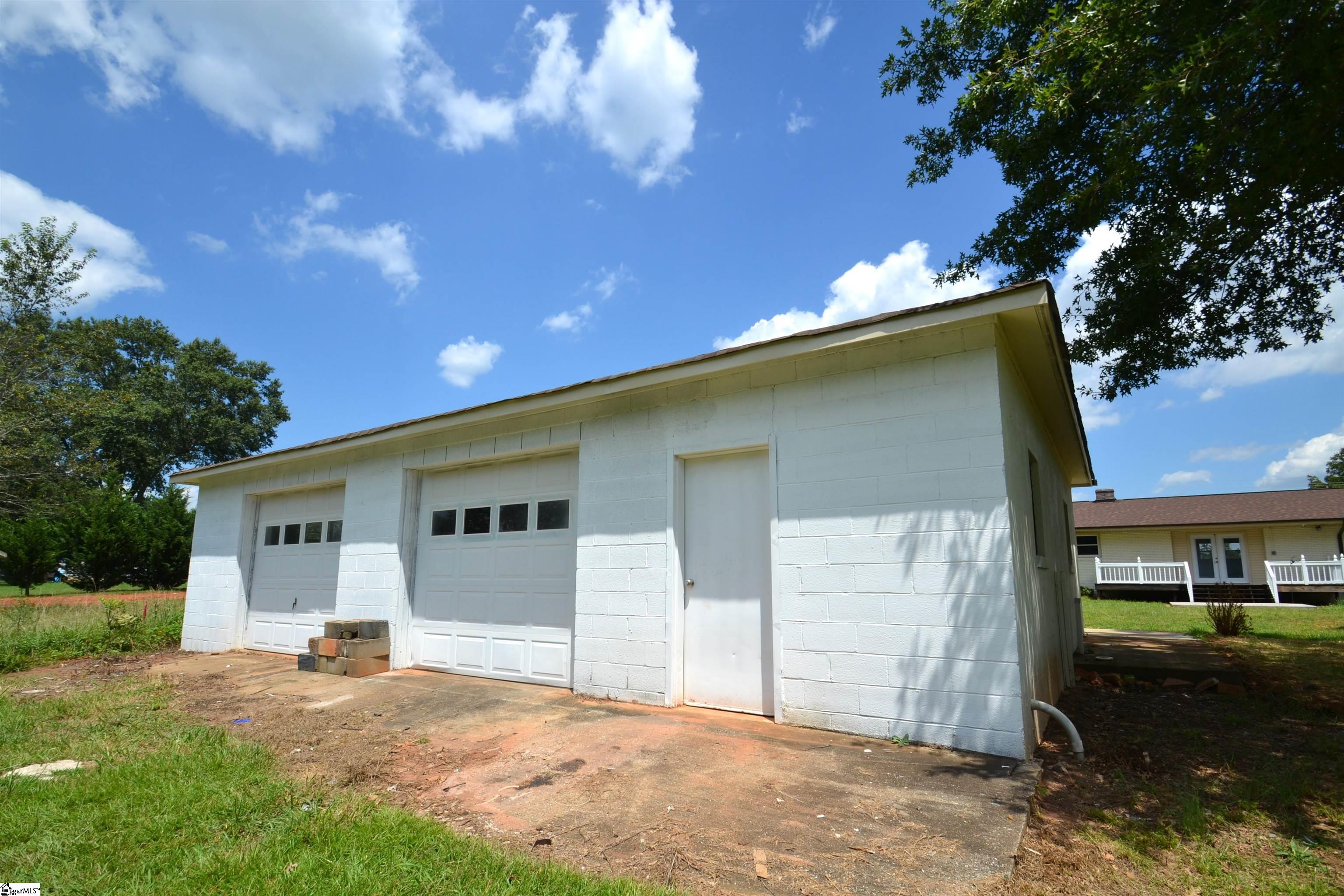 1898 John Dodd Road Wellford, SC 29385 - Photo 31 of 34