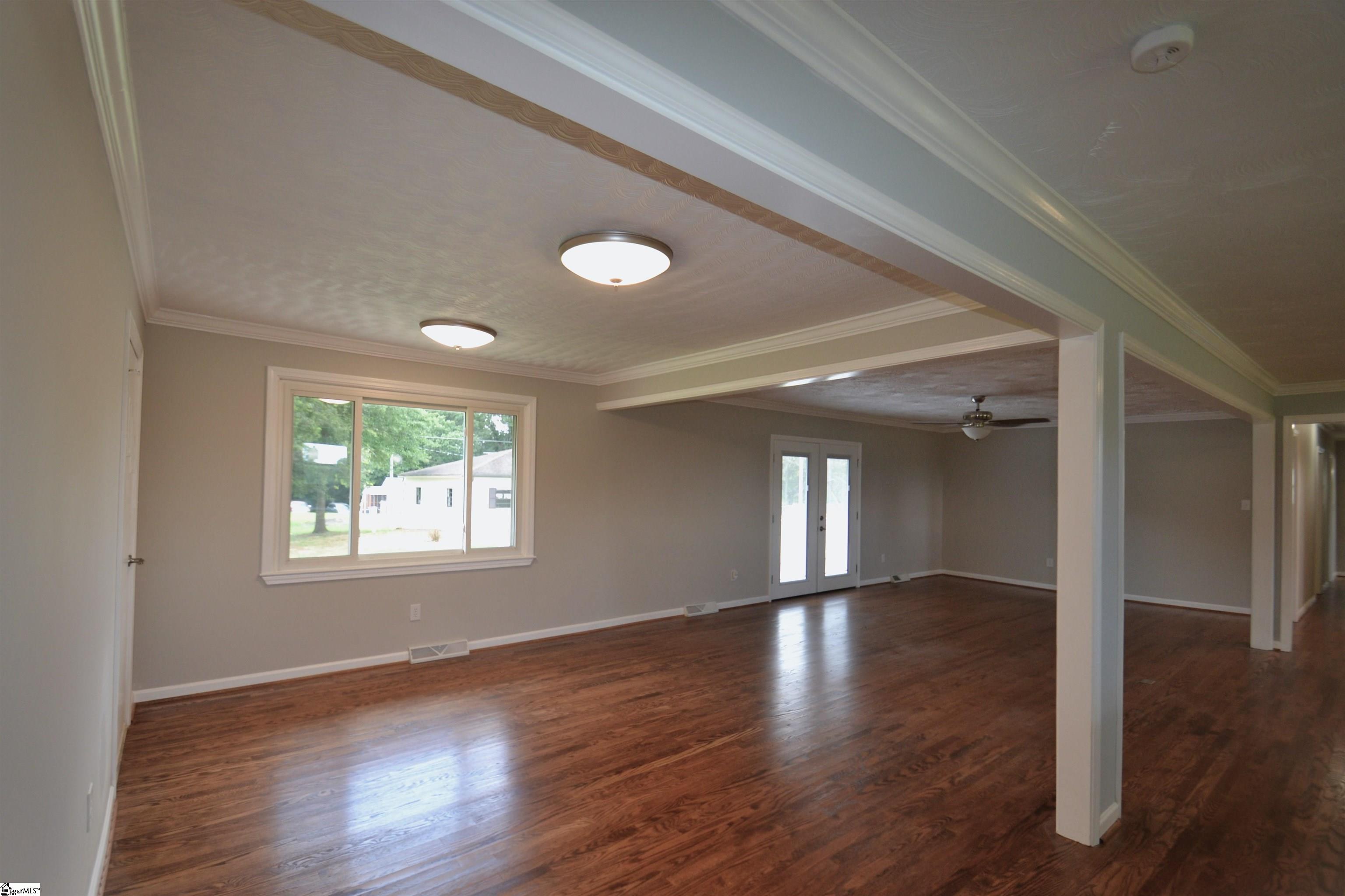 1898 John Dodd Road Wellford, SC 29385 - Photo 8 of 34