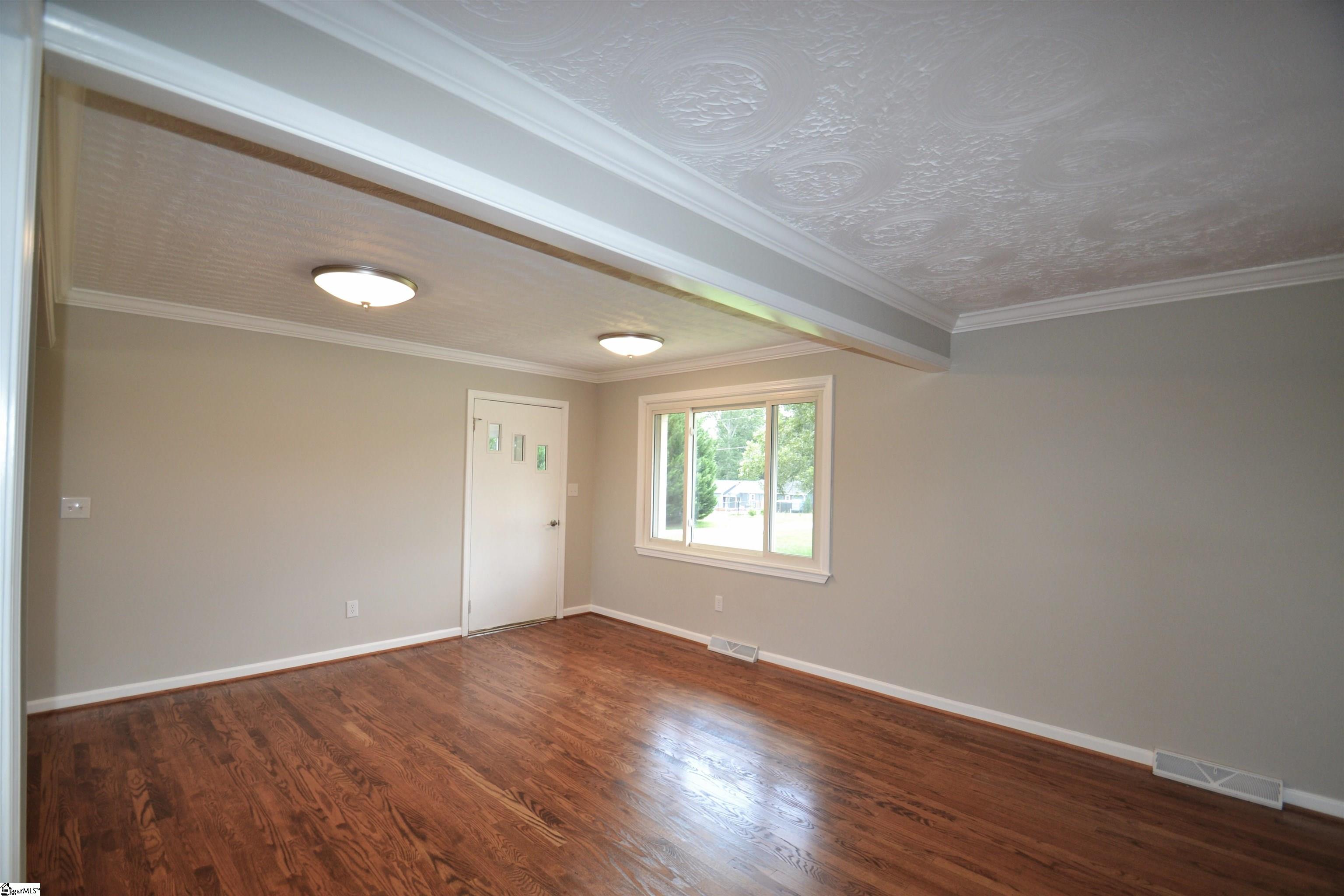 1898 John Dodd Road Wellford, SC 29385 - Photo 9 of 34