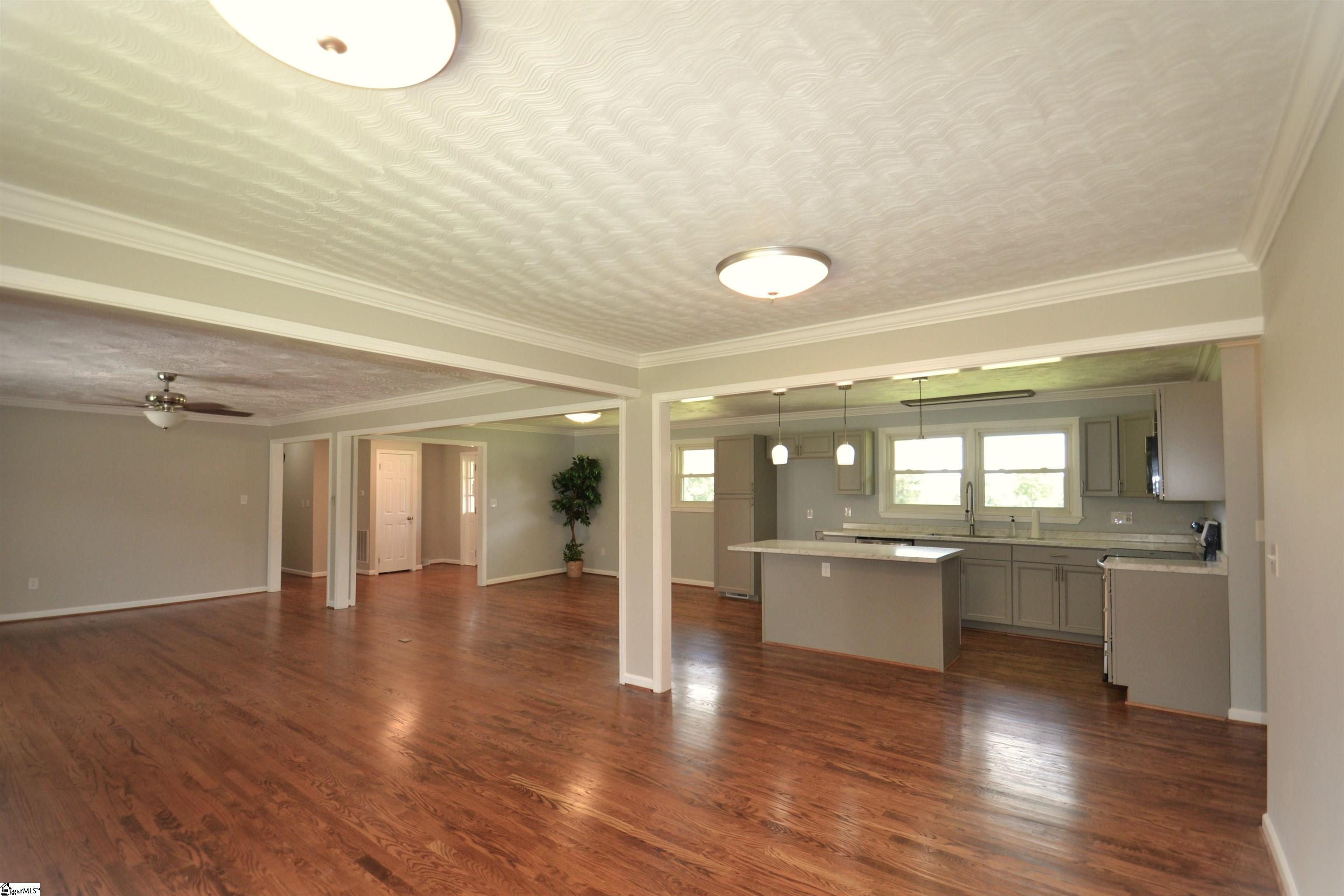 1898 John Dodd Road Wellford, SC 29385 - Photo 10 of 34