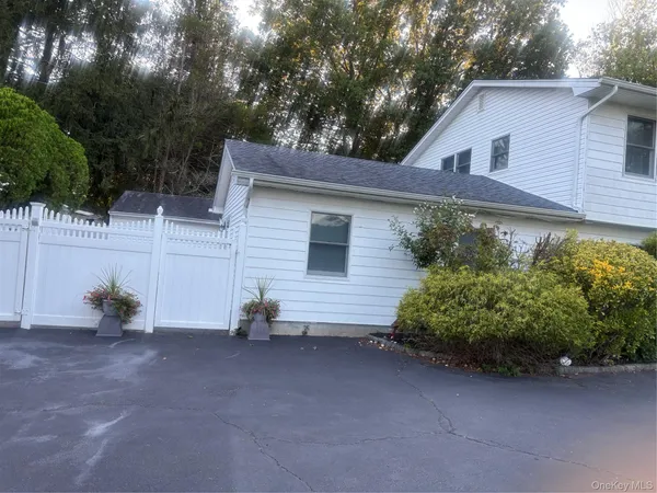 $3,000 | 34 Markwood Lane, East Northport, NY 11731