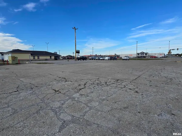 $168,750 | 630 North Commercial Street, Harrisburg, IL 62946