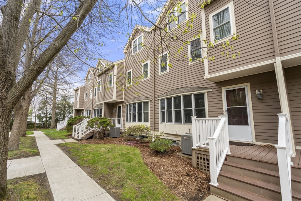 6 Locust Lane, Unit 2 Watertown, MA 02472 - Photo 3 of 16