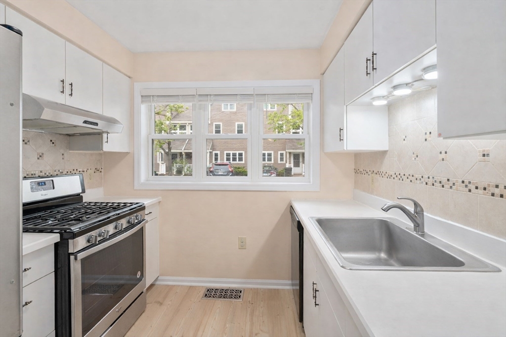 6 Locust Lane, Unit 2 Watertown, MA 02472 - Photo 4 of 16