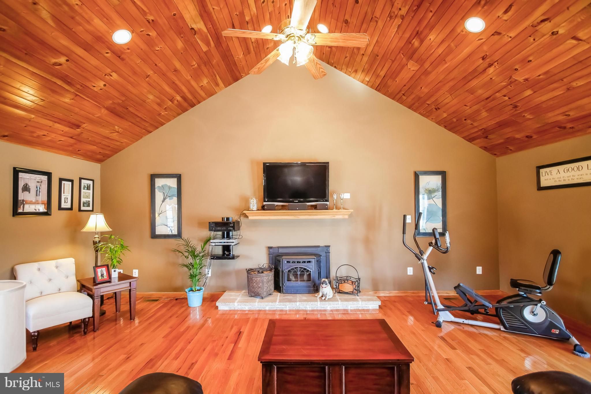 649 Aldino Stepney Road Aberdeen, MD 21001 - Photo 13 of 29 Great Room with Pine Ceiling