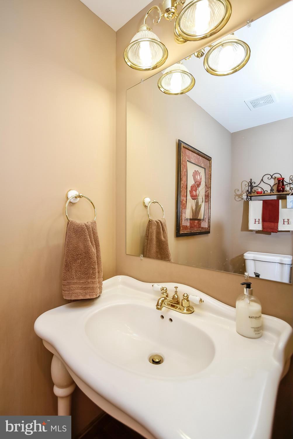 649 Aldino Stepney Road Aberdeen, MD 21001 - Photo 18 of 29 1st Floor Powder Room
