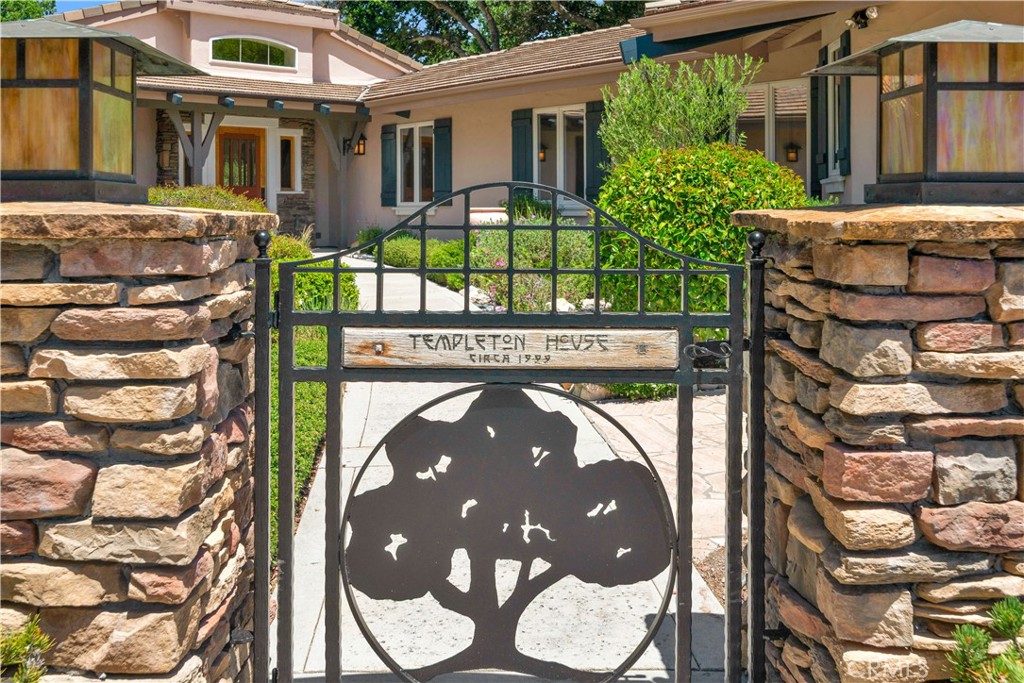 117 Frontier Way Templeton, CA 93465 - Photo 2 of 57 Courtyard gate