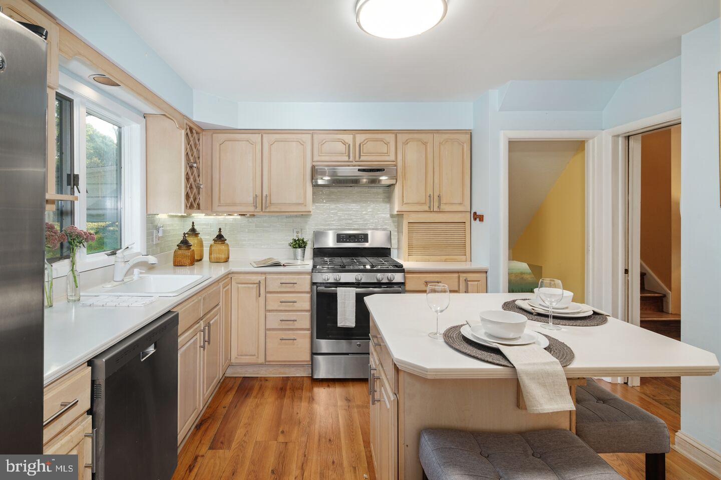 1111 Talleyrand Road West Chester, PA 19382 - Photo 21 of 40 Kitchen, island seating, Reclaimed Red Oak Floor