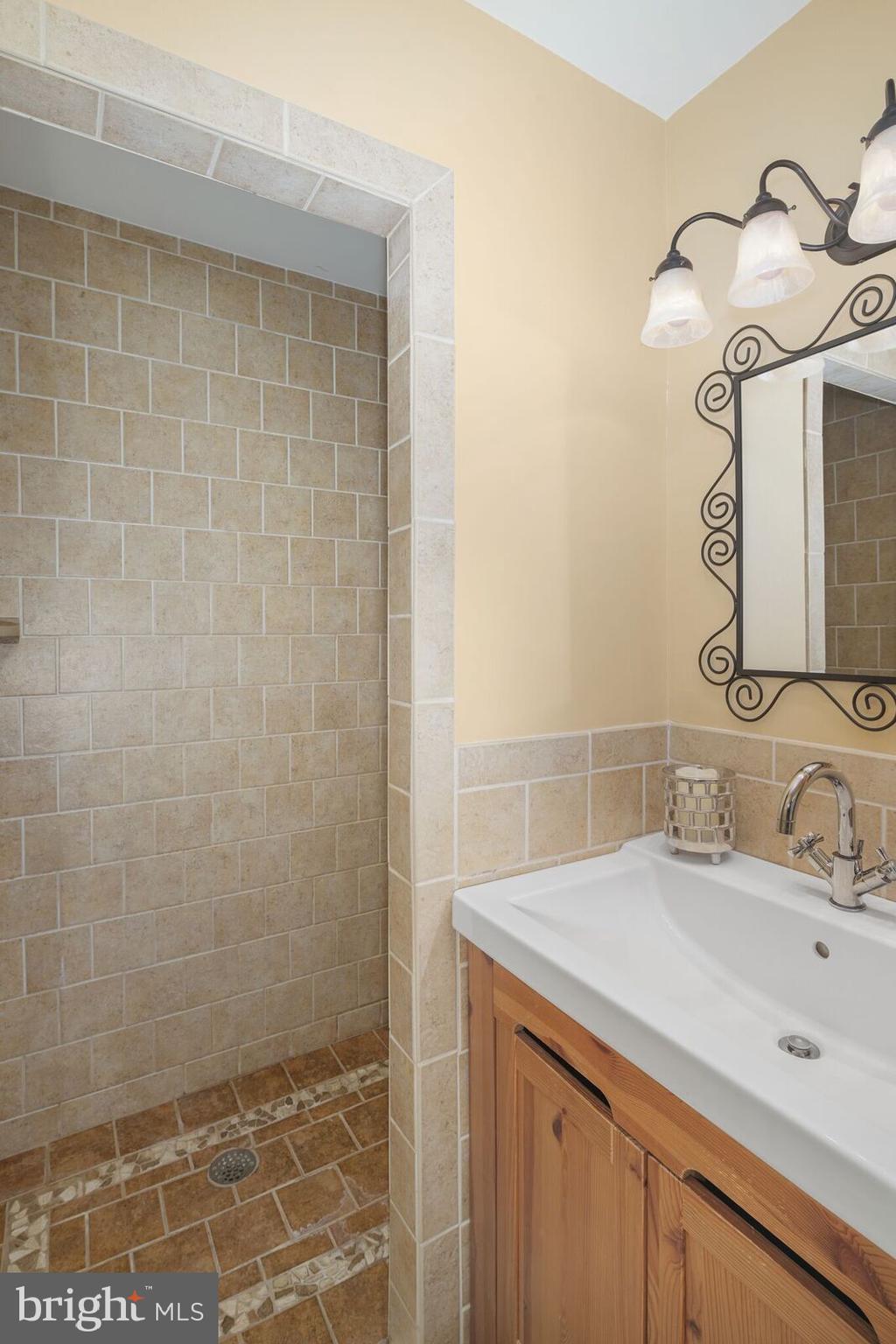 1111 Talleyrand Road West Chester, PA 19382 - Photo 29 of 40 Master Bath