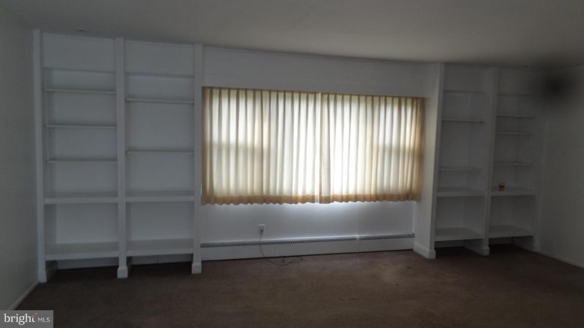 5845 Oakland Road Baltimore, MD 21227 - Photo 16 of 26 Living Room