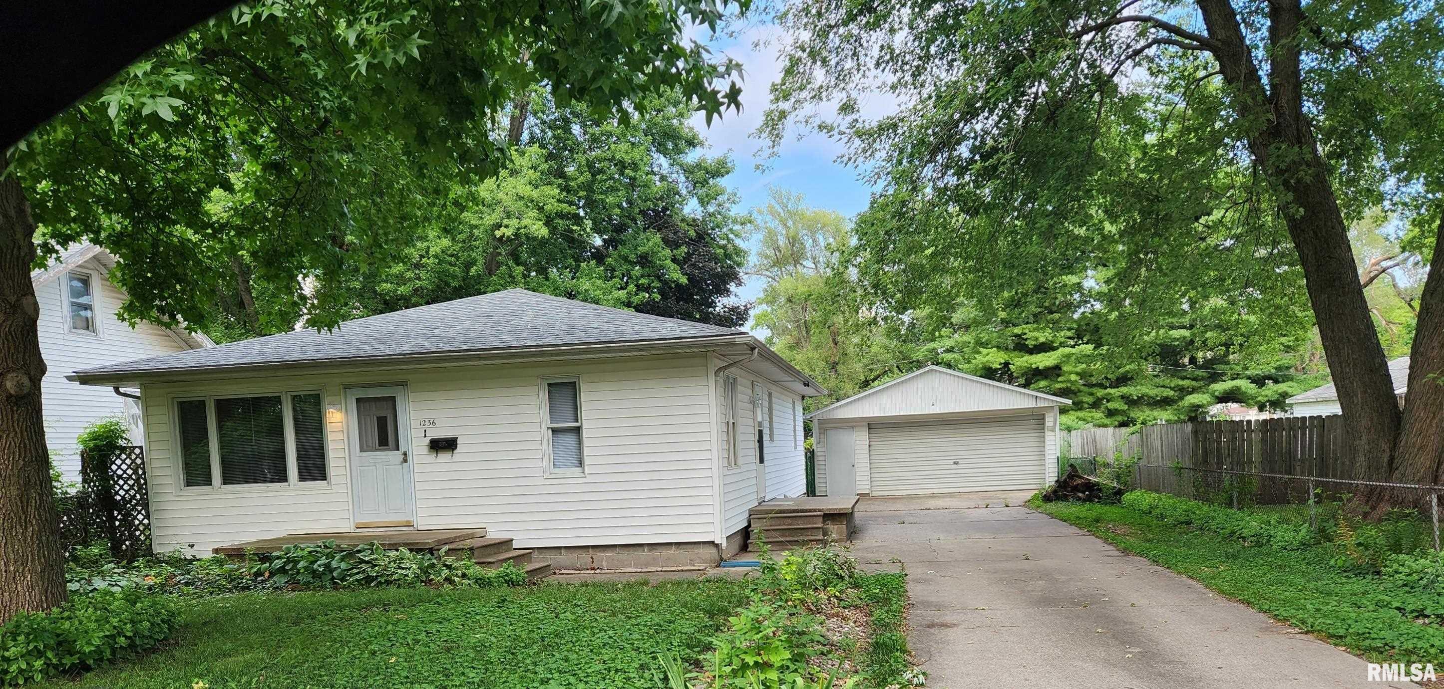 1236 North Bengel Street Springfield, IL 62702 - Photo 1 of 9