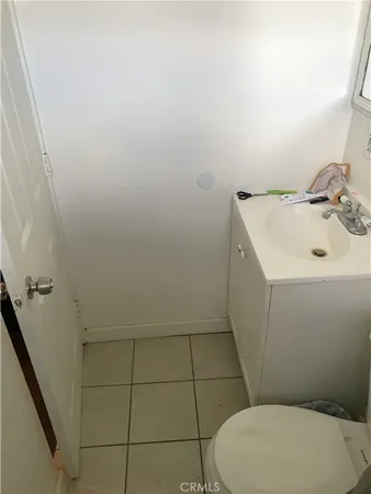 a view of entryway with a fan