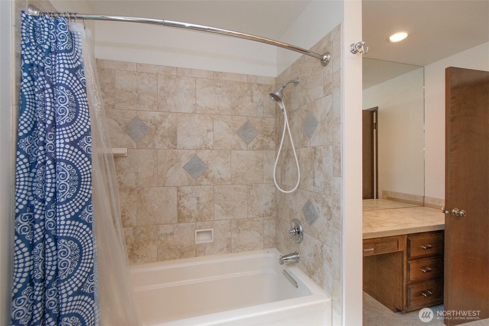103 Island View Road Port Angeles, WA 98362 - Photo 14 of 40 a bathroom with a shower and a bath tub