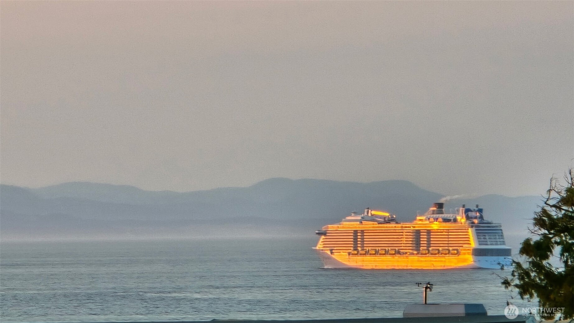 103 Island View Road Port Angeles, WA 98362 - Photo 3 of 40 a room with a couch