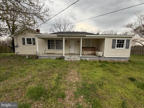 a front view of house with yard