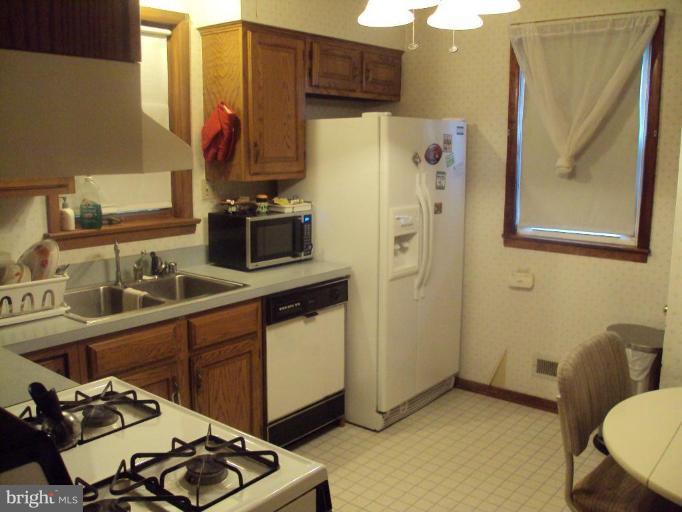 3305 Rolling Rd. Windsor Mill, MD 21244 - Photo 4 of 18 Kitchen