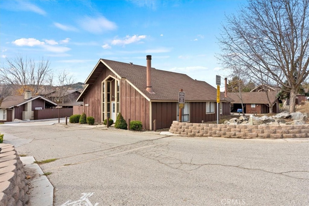 2 Village Lane Tehachapi, CA 93561 - Photo 4 of 32