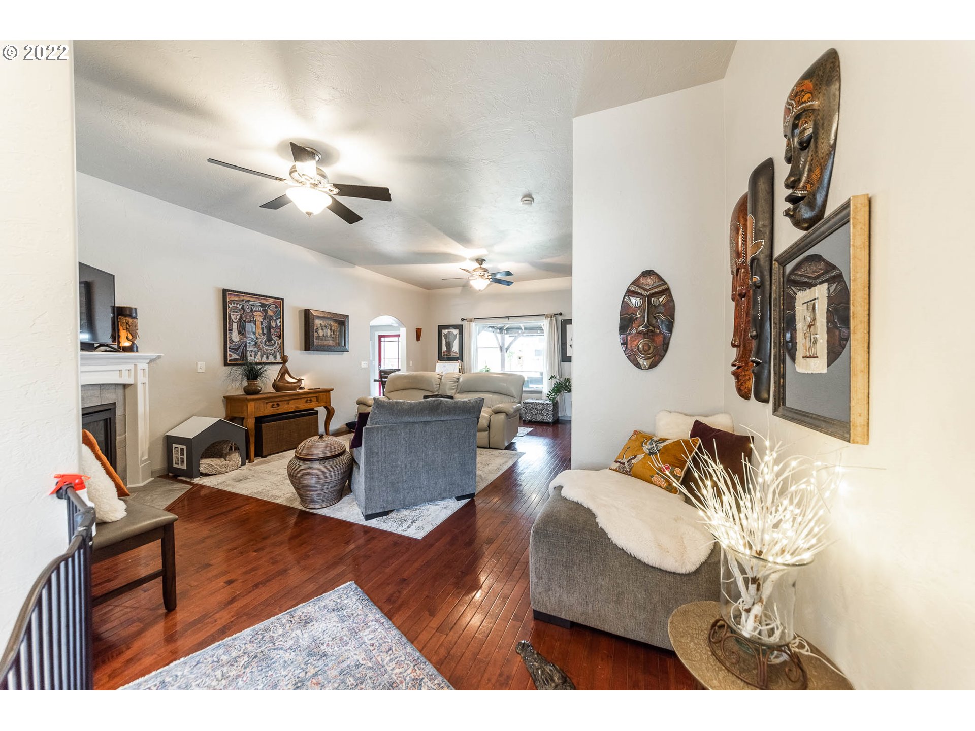 659 62nd Street Springfield, OR 97478 - Photo 3 of 32 a living room with furniture kitchen view and a table