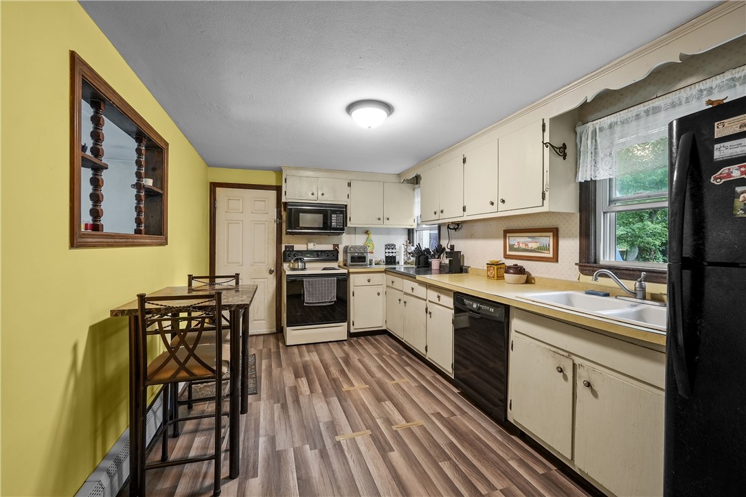 8 Rosedale Avenue Barrington, RI 02806 - Photo 3 of 29 Gallery Image 3