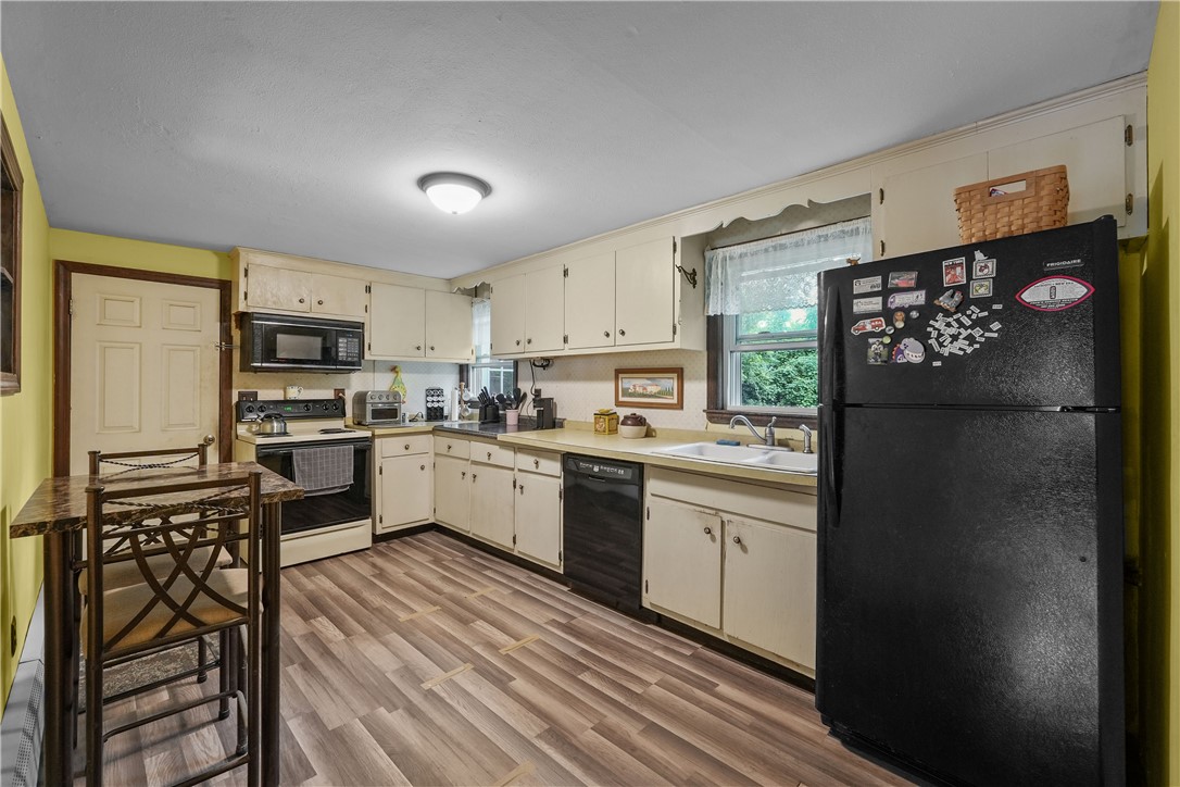 8 Rosedale Avenue Barrington, RI 02806 - Photo 4 of 29 Gallery Image 4