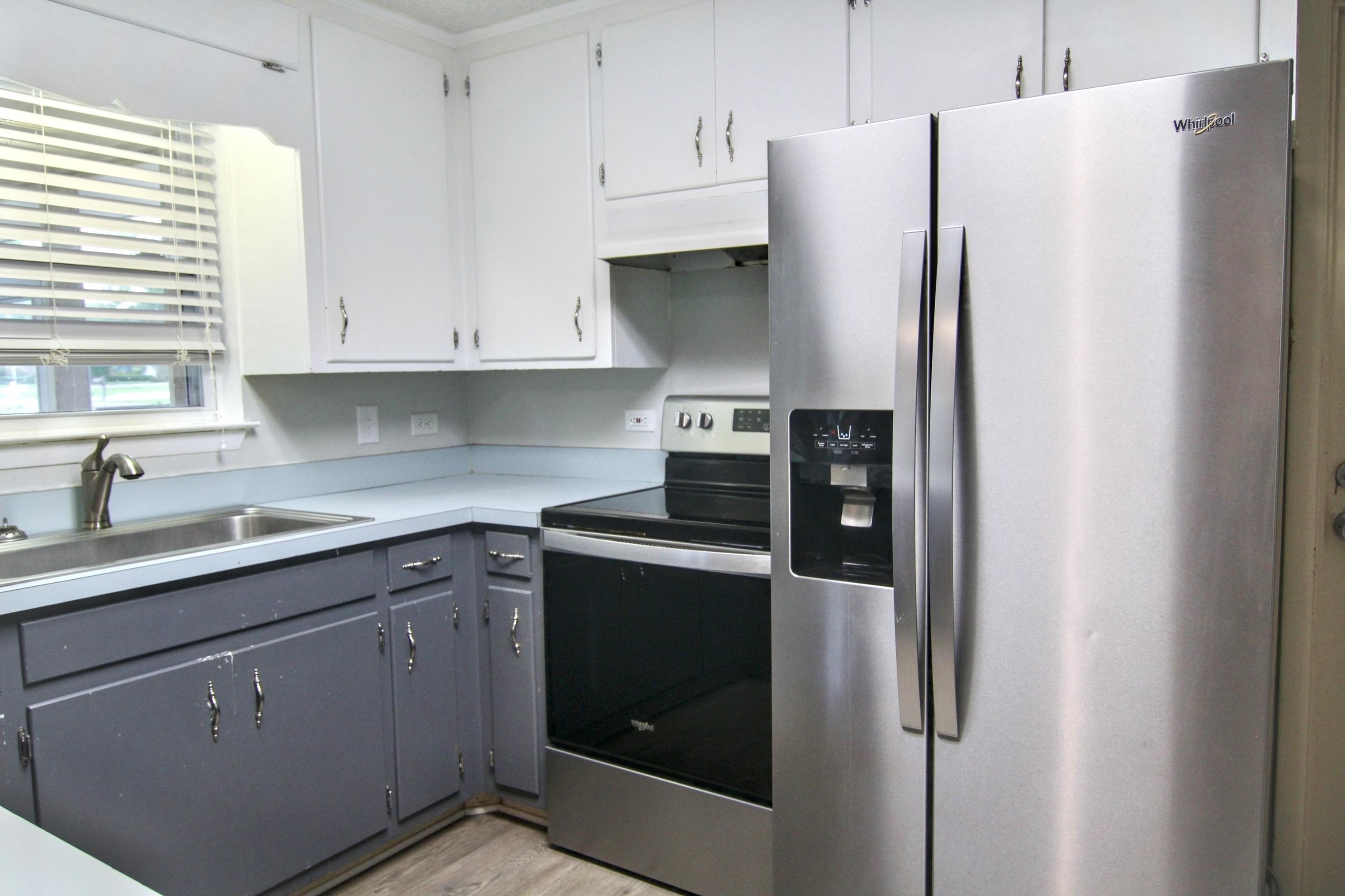 700 East Myrtle Avenue Foley, AL 36535 - Photo 17 of 28 Kitchen