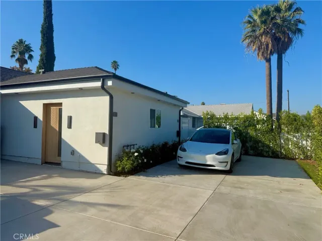 $2,200 | 7669 Beeman Avenue, North Hollywood, CA 91605